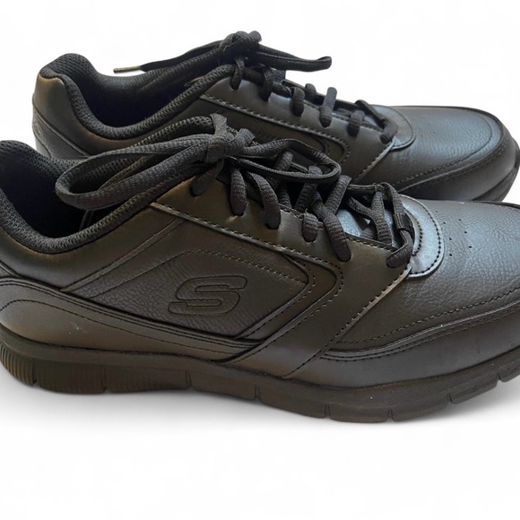 Skechers Men's Black Leather Sneakers Memory Foam Size 8.5 - Picture 1 of 5